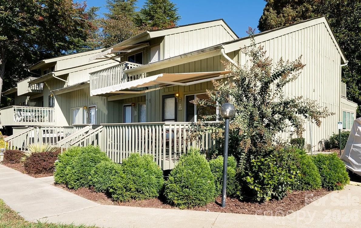 153 Fox Run Blvd Unit 904 — Rumbling Bald Resort