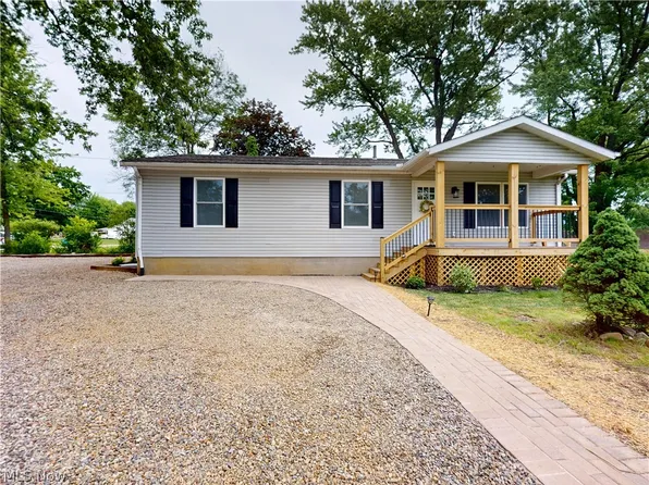3264 Grenfall Rd, Barberton, OH 44203