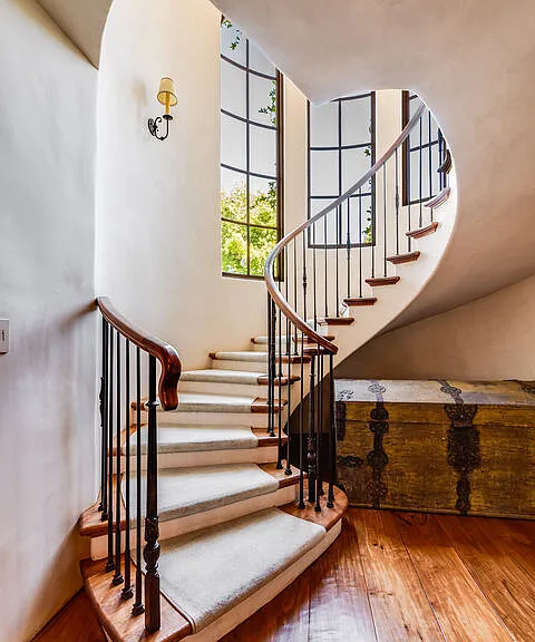 1550 Amalfi Dr — Photo 19