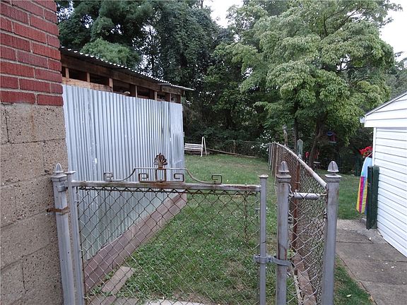 5th image of 380 Pierina Dr