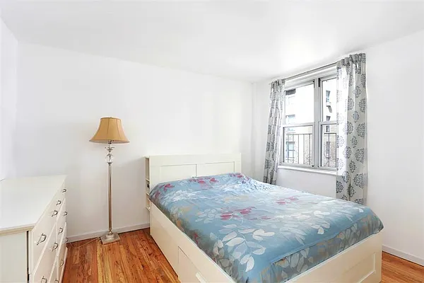 Sold by R New York | media 10