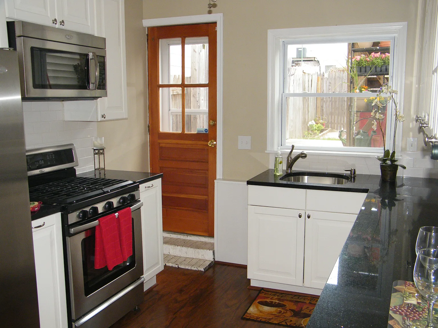 2 bed, 912 sqft, $2,200 — Photo 2