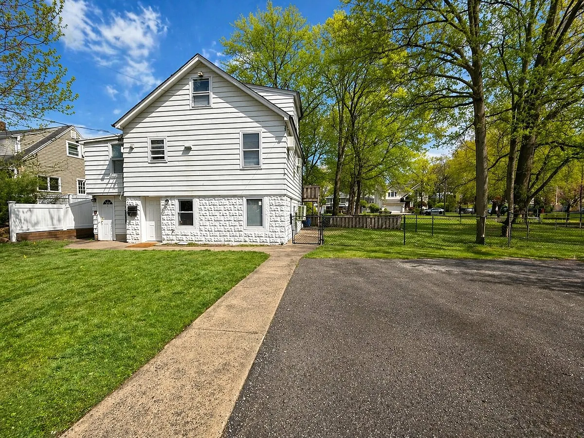 Building Photo - 161 Lincoln Ave #2