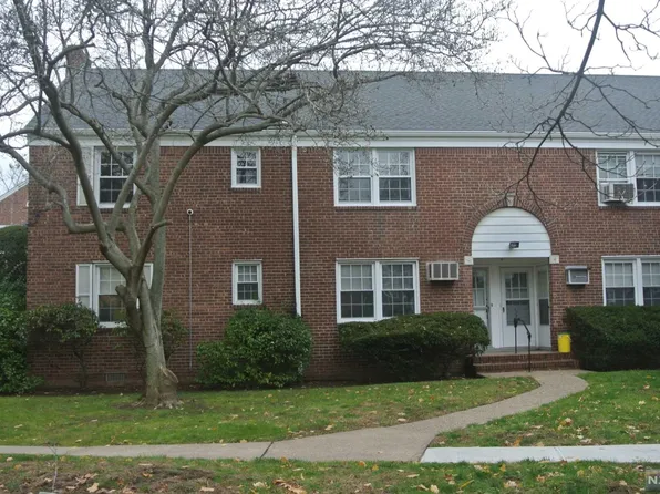 127B River Dr, Elmwood Park, NJ 07407