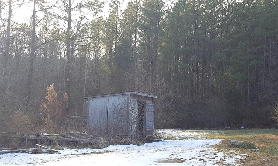 2nd image of 1215 Hunt Rd