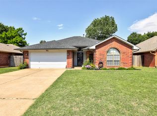 1001 Glacier Ln, Edmond, OK 73003