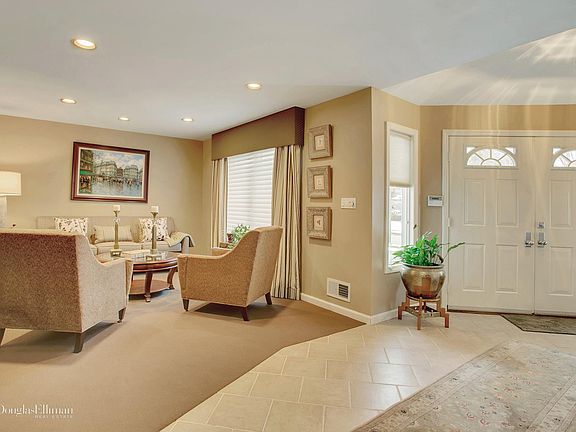 3rd image of 34 Ivy Dr