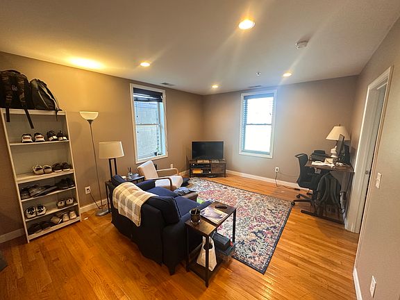 4th image of 100 Fellsway West 204
