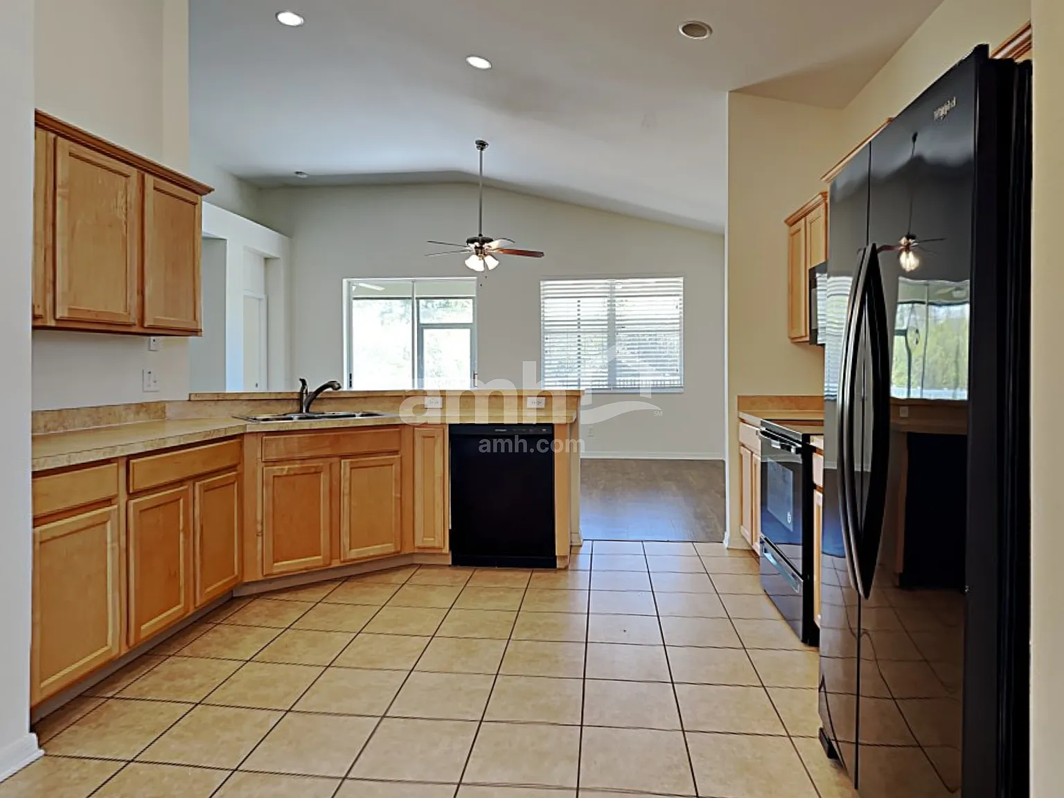 3 bed, 2.0 bath, 2062 sqft, $2,460 — Photo 3