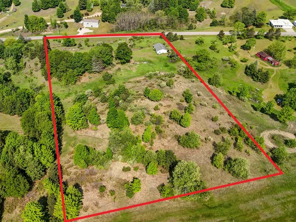 10882 Craig Rd, Traverse City, MI 49686