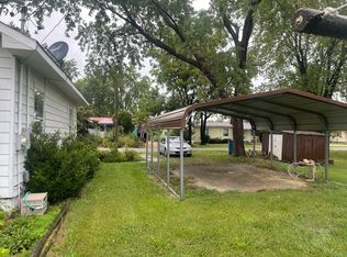 1110 E Ruth St, Benton, IL 62812