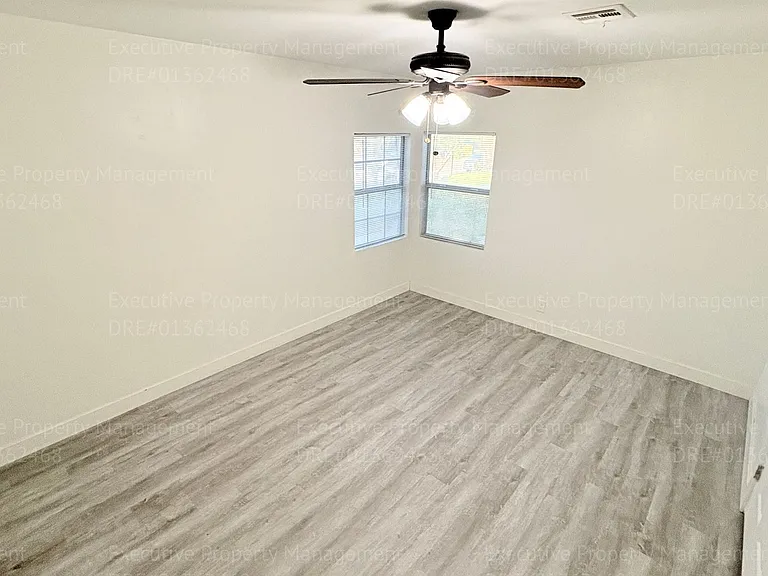 2238 Lindora St — Photo 30