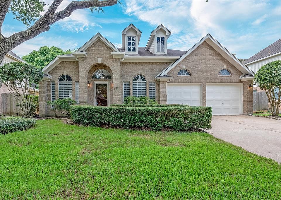 1st image of 2025 Castle Dr
