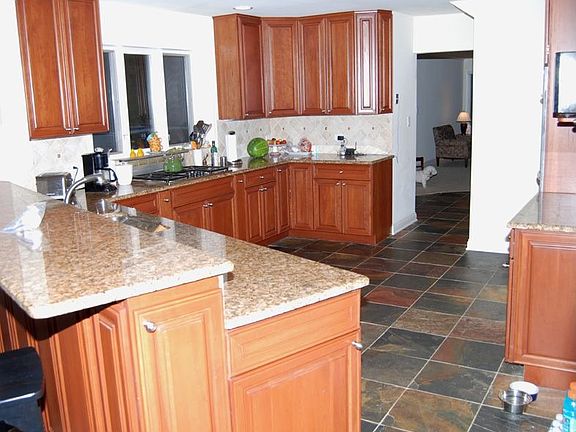 Gourmet kitchen