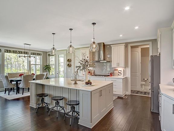 3rd image of 6590 Marshview Dr