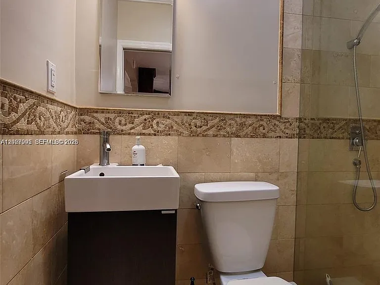 1662 SW 19th Ave — Photo 14