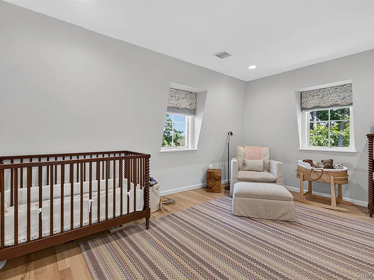 15 Bayview Ave — Photo 17
