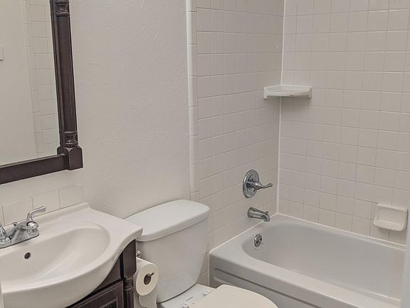 5th image of 5074 Rhode Island Dr APT 1