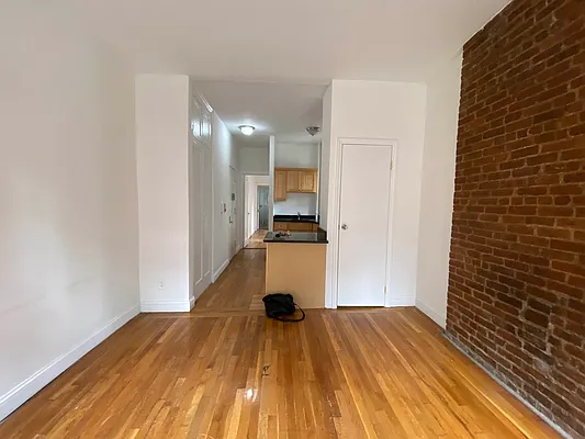 Rented by Urban Real Estate Property Group Inc | media 6