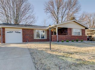 2307 Wescreek Dr, Maryland Heights, MO