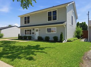 163 W Manchester Dr, Wheeling, IL 60090
