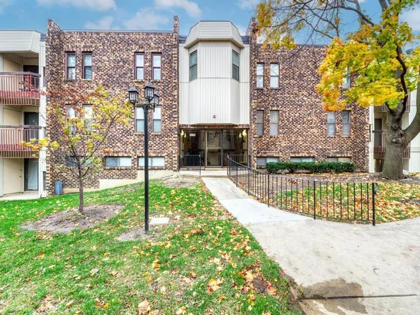 2275 Country Club Dr APT 5, Woodridge, IL 60517
