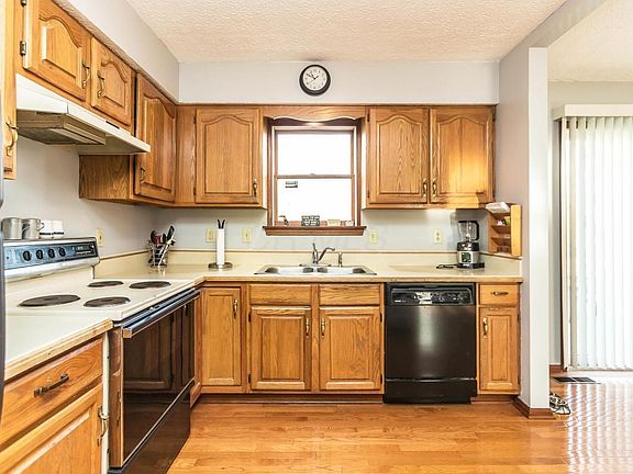 3rd image of 3940 Grand Bend Dr