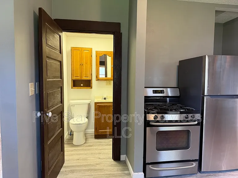 229 W Allen St — Photo 8