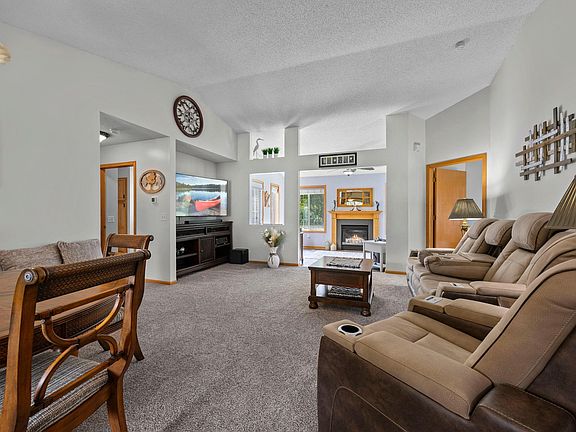 3rd image of 7798 Palisades Ave NE