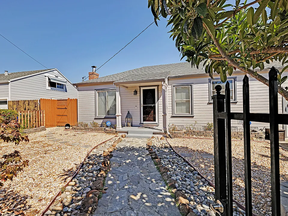 21736 Baywood Ave