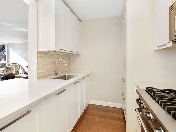 5th image of 200 E 94th St APT 608
