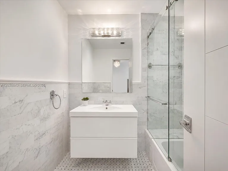 2558 NE 206th Ter — Photo 12