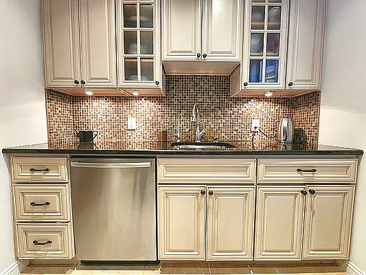 3rd image of 117 Park Ln S #B3f