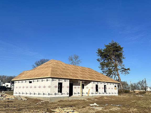 3rd image of 1147 Spry Rd