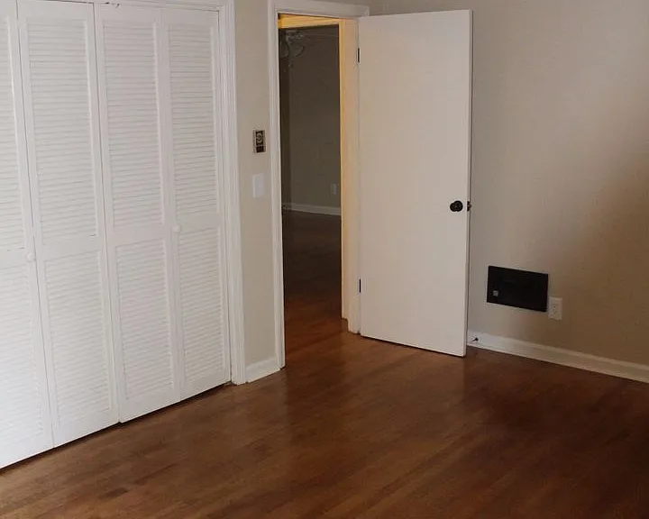 218 Cochran Rd — Photo 10