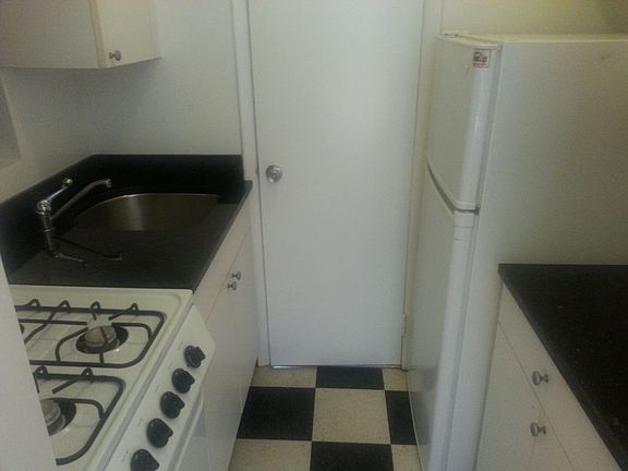 3rd image of 315 E 9th St APT 3FW