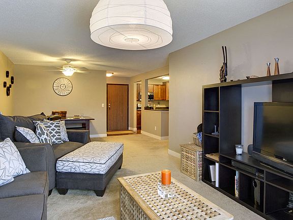4th image of 5520 142nd St W #225