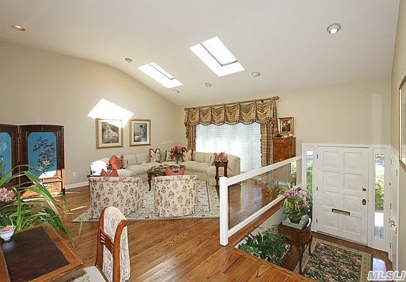 3rd image of 374 Elm Dr