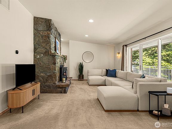 5th image of 3050 Pinehurst Place