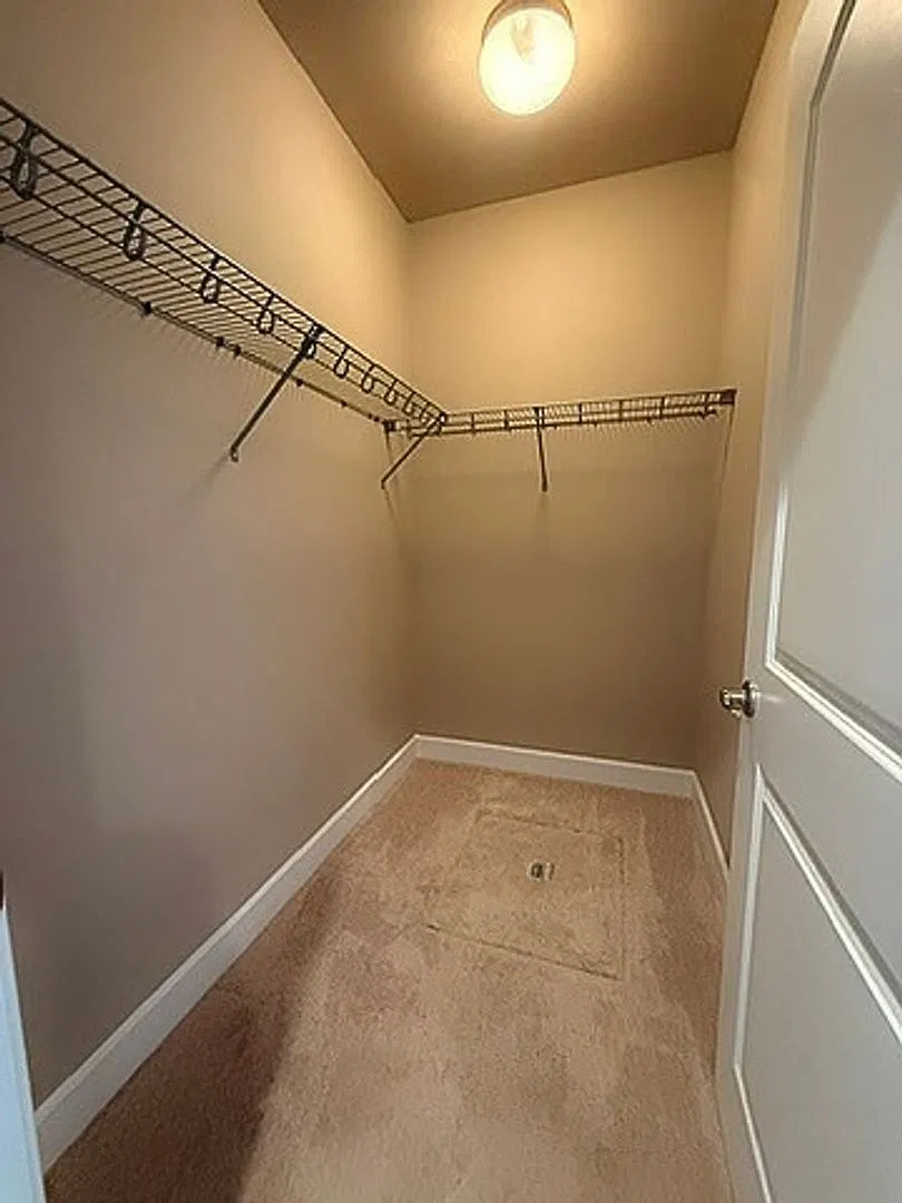 Custom Home In Pristine Neighborhood! — Photo 4