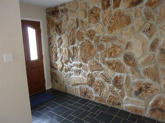 4th image of 2704 Bobwhite Dr