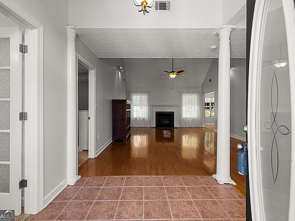 5th image of 368 Crescent Dr
