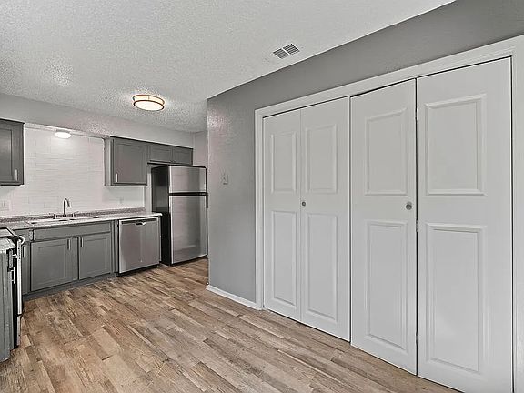 3rd image of 507 N Elm St