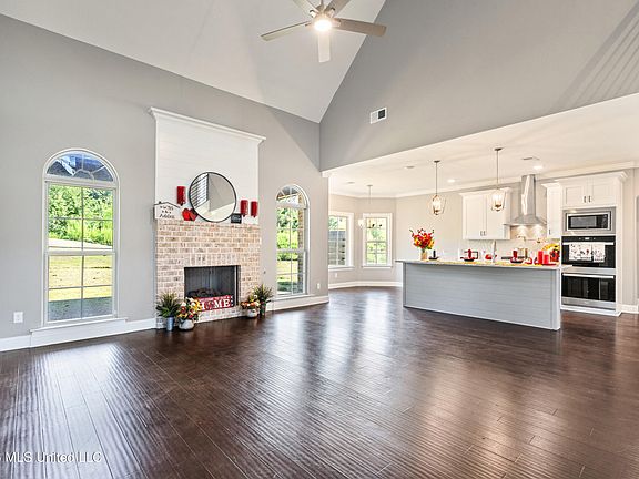 5th image of 224 Poplar Ln