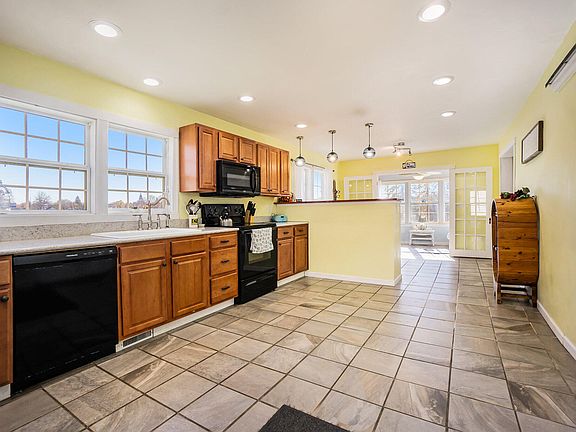 5th image of 214 Hazen St