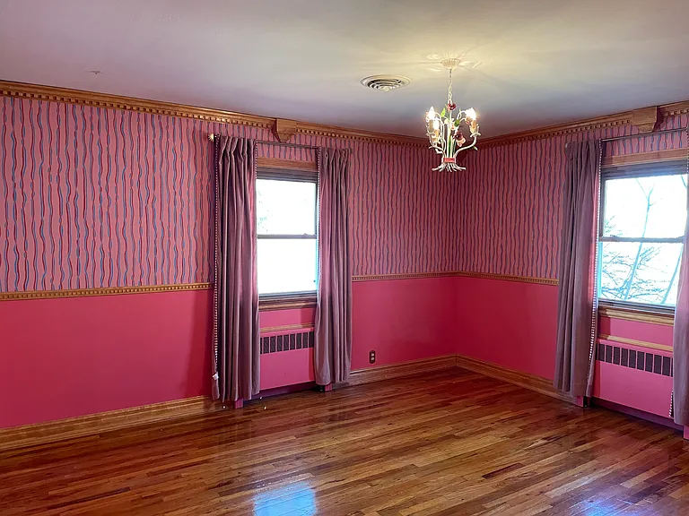949 Victoria St — Photo 10