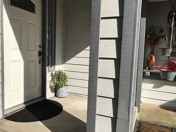 5th image of 512 N Velie Dr