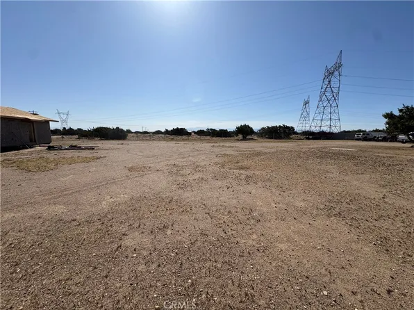 10717 Muscatel St, Oak Hills, CA 92344