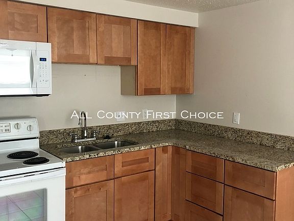 3rd image of 336 Lake Palms Dr