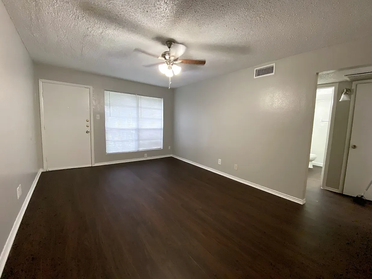 Edinburg Place Apartments - 0404 — Photo 1